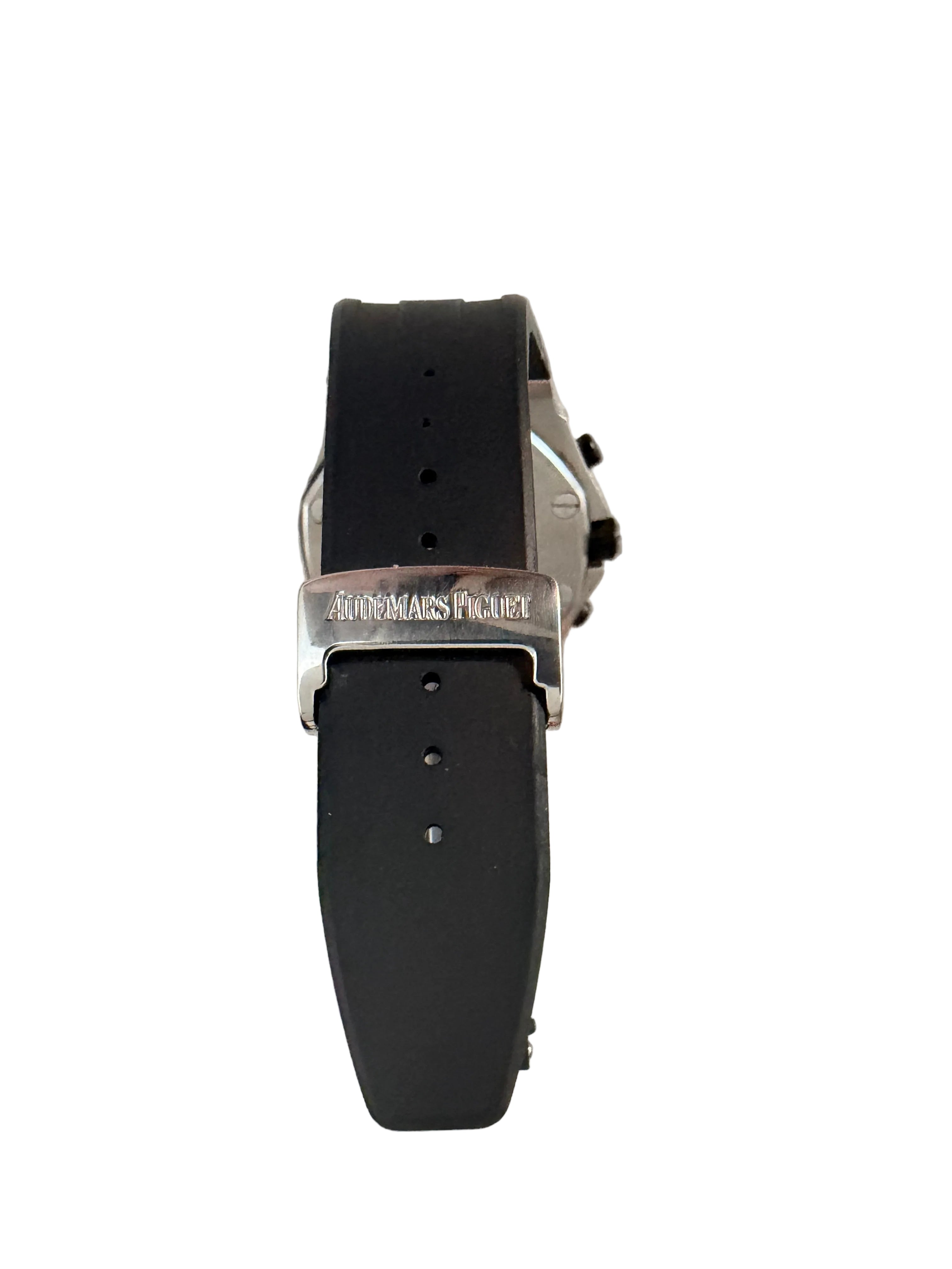 Audermars PIquet Black Rubber strap Close up